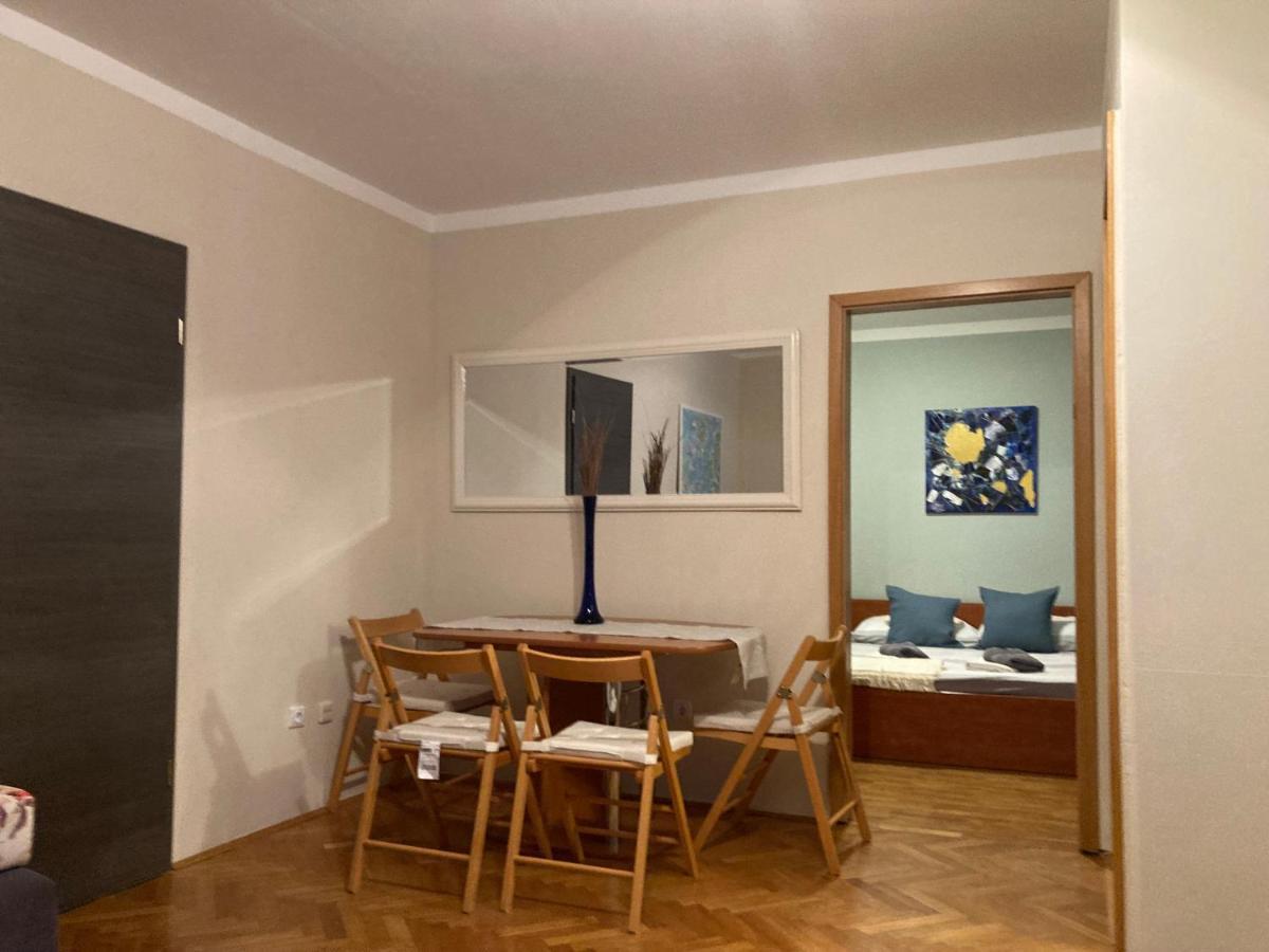 Guest House Adria Dugi Rat Esterno foto