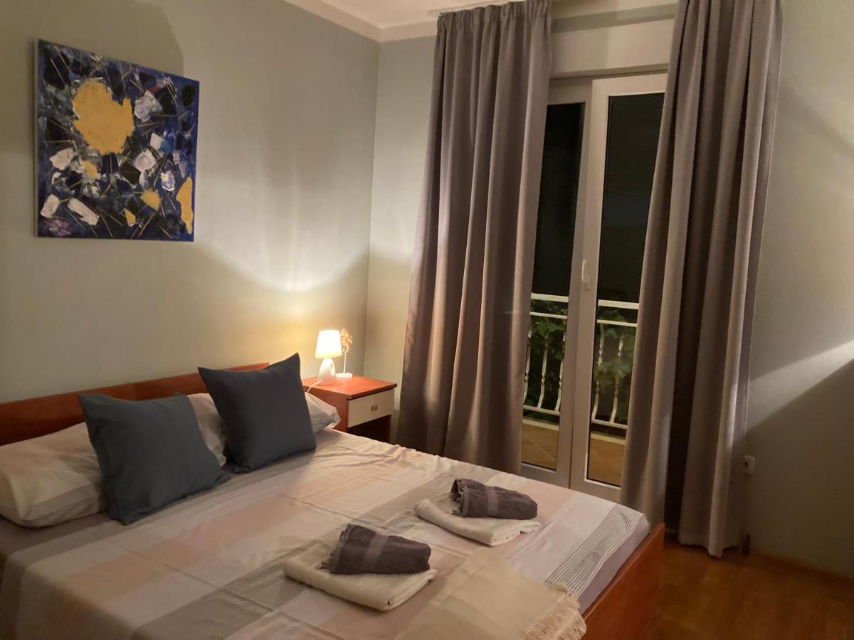 Guest House Adria Dugi Rat Esterno foto