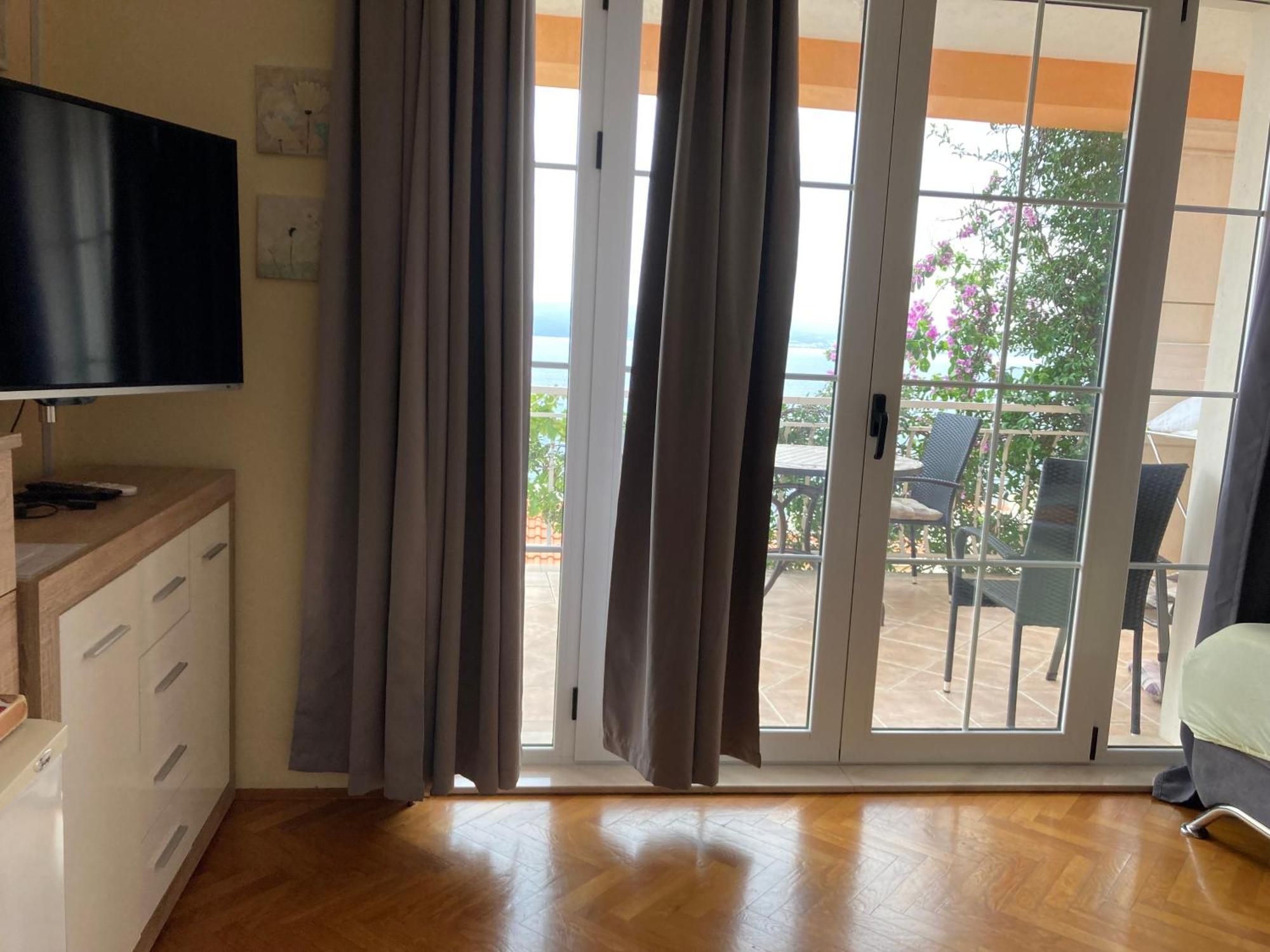 Guest House Adria Dugi Rat Esterno foto