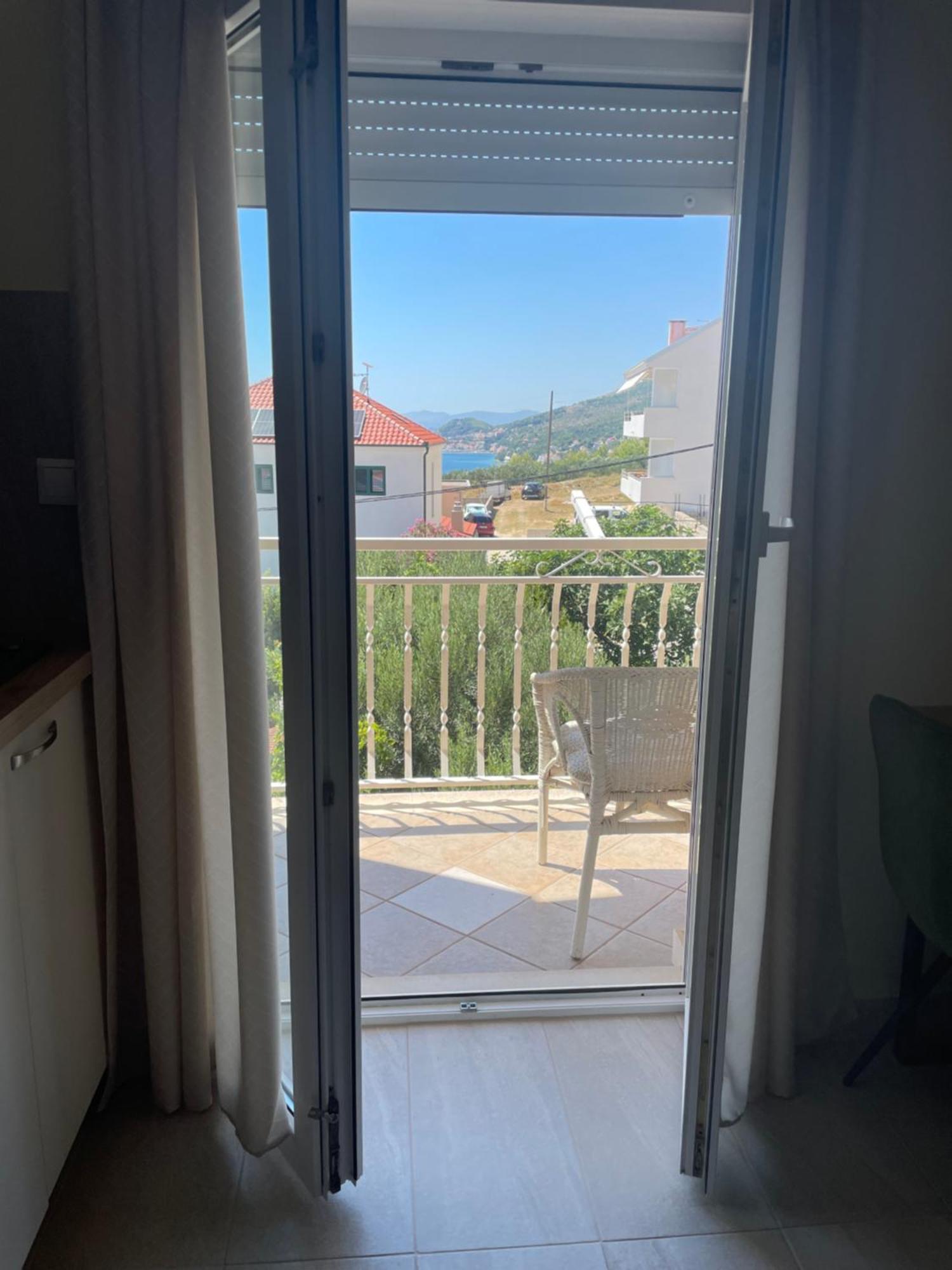 Guest House Adria Dugi Rat Esterno foto